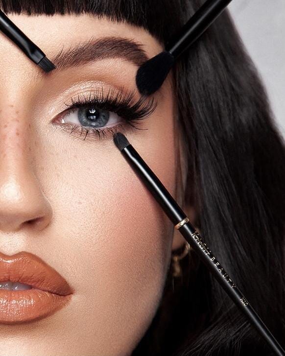 KASH Beauty Brushes help create a flawless face of makeup, people might think you hired a pro! - KASH Beauty